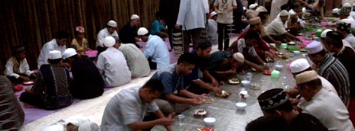 buka puasa Masjid Istiqamah. Foto: Istimewa