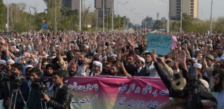 Masyarakat Pakistan anti-penistaan agama berdemo di Islamabad, Pakistan, Maret lalu. (Aamir Qureish/AFP)