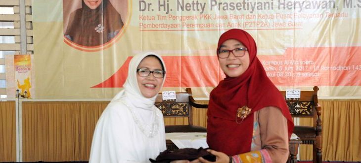 Netty di sela pembukaan Pesantren Kilat dan Karantina Tahfidz Qur'an serta meresmikan Asrama Puteri Pesantren Siswa Al Masoem, di Kampus Al Masoem, Jatinangor, Selasa (5/6/17).