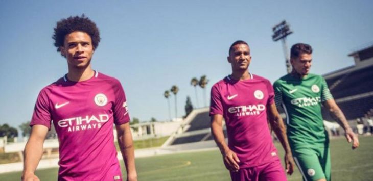 Jersey tandang Manchester City 2017/18 (nike via thesun.co.uk)