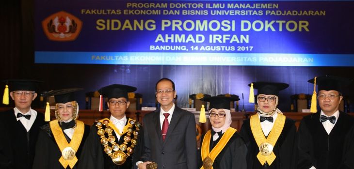 Direktur Utama bank bjb Ahmad Irfan meraih gelar Doktor bidang Ilmu Ekonomi Manajemen Bisnis Unpad