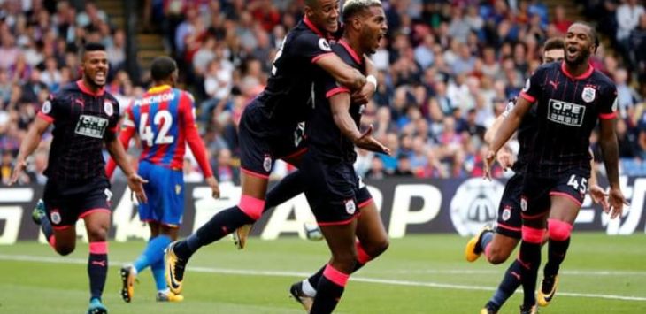 Selebrasi Steve Mounie usai mencetak gol untuk Huddersfield saat mengalahkan Crystal Palace 3-0. (Reuters/Guardian)