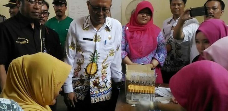 Asisten 2 Kab Subang Komir Bastaman dalam pelaksanaan program Pasukan Anti Penularan HIV- AIDS di Desa Sukareja Kecamatan Sukasari, Kabupaten Subang. (Anwar) 