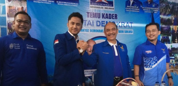 Ketua DPD Partai Demokrat, Iwan Sulanjana dan Hengky Kurniawan saat temu kader Demokrat. (Hadi WIbowo)