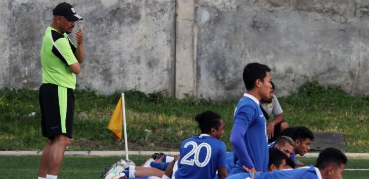 Pemain Persib Bandung saat menggelar latihan jelang pertandingan perdana puteran kedua Liga 1 2017. (Ramdhani)