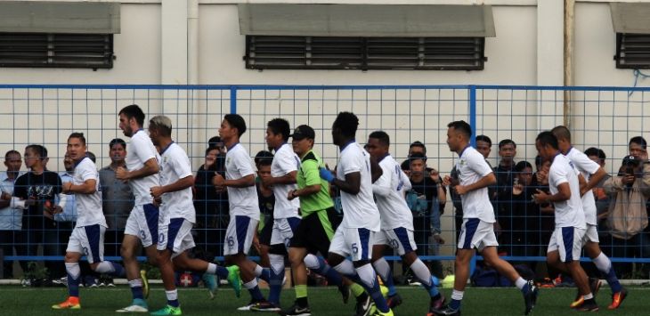 Para penggawa Persib Bandung dalam sesi latihan. foto: Ramdhani 