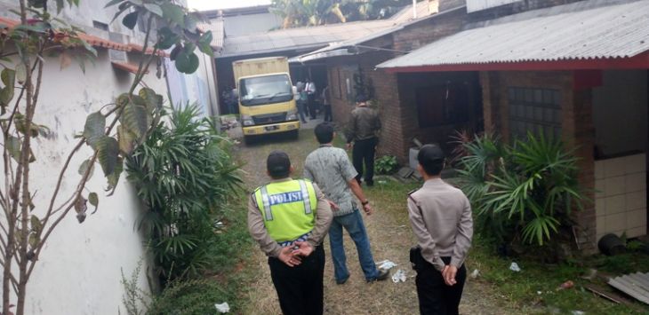 Rumah di Kampung Kihapit Timur RT 9/20 Kel Leuwigajah Kec Cimahi Selatan, digeledah Bareskrim Polri. (Gatot Pudji) 