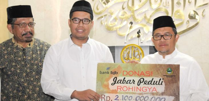 Pemerintah Provinsi Jawa Barat menyerahkan dana bantuan kemanusiaan bagi Rohingya sebesar Rp2,1 miliar 