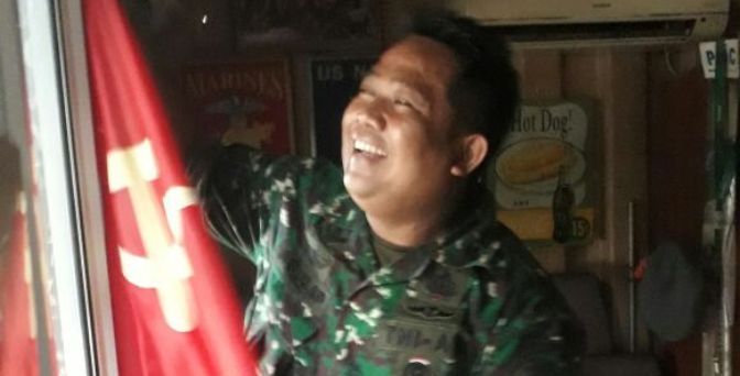 Kain bercorak mirip bendera PKI dicopot dari sebuah kafe di Jakarta Selatan. Foto ist