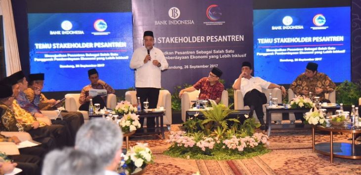 Menteri Desa, Pembangunan Daerah Tertinggal dan Transmigrasi (Mendes PDTT), Eko Putro Sandjojo mengajak pondok pesantren berperan aktif dalam membangun desa.