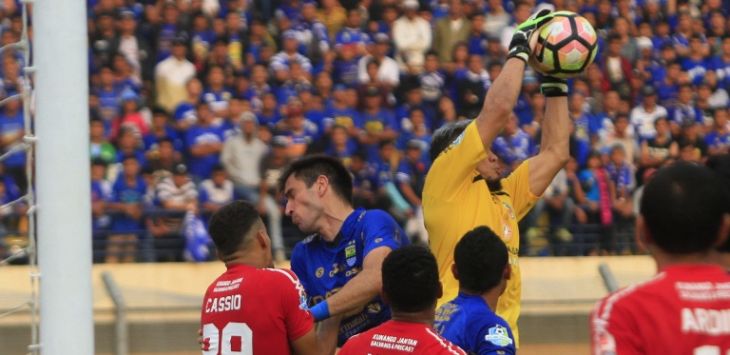 Pertandingan Persib vs Semen Padang di Stadion Si Jalak Harupat berakhir imbang 2-2, Sabtu (9/9). Foto: Riana Setiawan