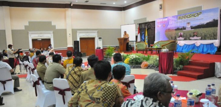 Pembukaan workshop pengelolaan keuangan desa yang dihadiri perwakilan aparatur desa se-Ciayumajakuning di Cirebon, Selasa (12/09/2017).