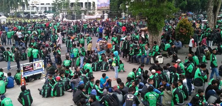 Demo pengemudi online di kawasan Gedung Sate. Foto: Atep Kurniawan/Pojokbandung