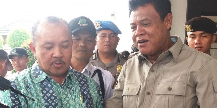 Anggota Koimisi I DPRD Jabar, M Iqbal (kanan)