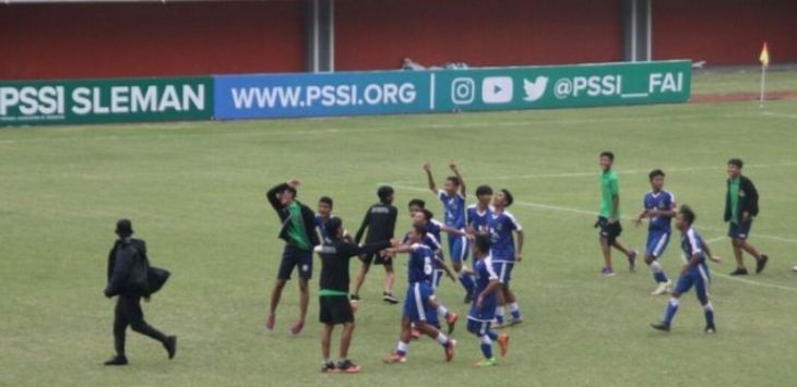 Gelar juara diraih Jawa Barat setelah menang telak 4-1 atas Sumatera Utara di Stadion Maguwoharjo, Sleman, Jogjakarta. (Ali Mahrus/Jawa Pos)