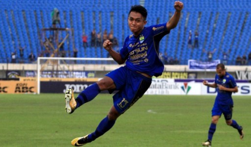 Pemain Persib Febri Hariyadi saat selebrasi gol. Foto: Riana Setiawan