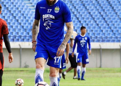 Bojan Malisic saat mengikuti latihan Persib. (AZIS PRATOMO/RADAR BANDUNG)