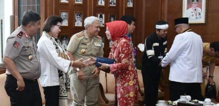 ANTIKORUPSI: Ketua DPRD Provinsi Jabar, Ineu Purwadewi Sundari, saat menghadiri acara pembekalan antikorupsi kepada seluruh pasangan calon kepala daerah yang mengikuti Pilkada serentak 2018 di Provinsi Jawa Barat (Jabar) di Aula Barat Gedung Sate Bandung, Selasa (17/4/2018).