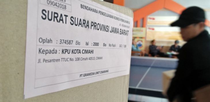 KPU Cimahi menerima surat suara pemilihan Gubernur Jawa Barat 2018 sebanyak 374.587 eksemplar yang dikemas dalam 188 kardus.

