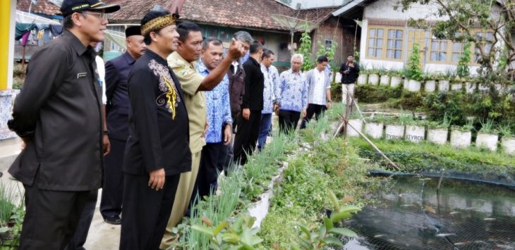 Bupati Bandung H. Dadang M. Naser, saat acara di Desa Indragiri sebagai Rangkaian Safari Ramadhan 1439 H, Senin (21/5/2018).

