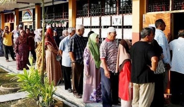 rakyat Malaysia antre saat pemilu