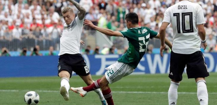 Hirving Lozano mencetak gol kemenangan Meksiko atas Jerman pada laga perdana penyisihan Grup F, Minggu (17/6/2018) lalu.