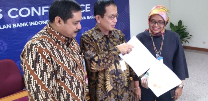Wakil Kepala PPATK, Dian Ediana Rae bersama para narsum di Kantor BI Wilayah Jawa Barat, Kamis (7/6/2018).