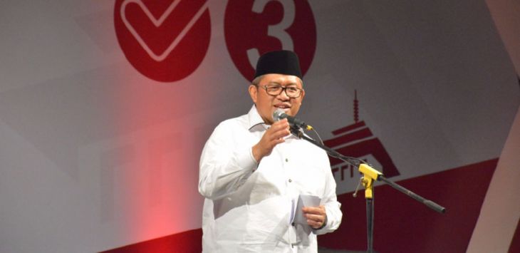 Orasi : Ahmad Heryawan memberikan orasi politik saat konsolidasi internal PKS di Sabuga.