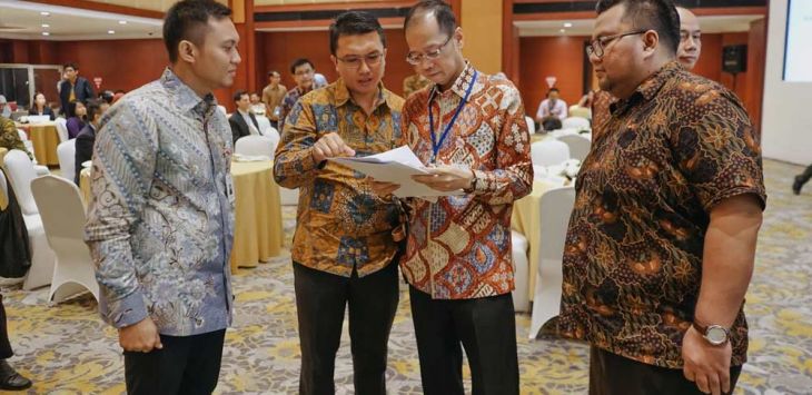 Direktur Utama bank bjb Ahmad Irfan dalam acara
penandatanganan komitmen bersama delapan bank  dan WWF di Jakarta, pada Kamis, (31/5/2018).foto:dok bank bjb