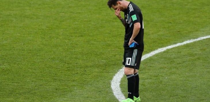 Ekspresi Lionel Messi usai Argentina gagal mengalahkan Islandia dan dirinya yang gagal penalti, Sabtu (16/6/2018)