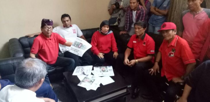 Massa PDIP sedang berdialog dengan redaksi Radar Bogor, Jumat (1/6/2018)/Foto: Doni

