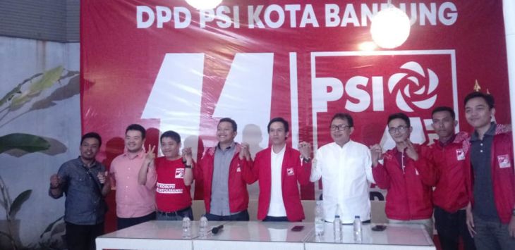 Yossi Irianto dan Aries Supriatna dapat dukungan dari Partai Solidaritas Indonesia (PSI).