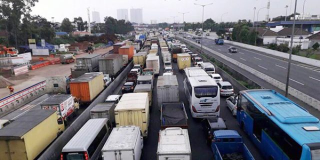 Kondisi Tol Cikampek. 