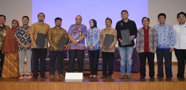 Foto bersama Kakanwil DJP Jabar I Yoyol Satiotomo usai Seminar Bisnis & Edukasi Perpajakan di Telkom University, Kab Bandung.