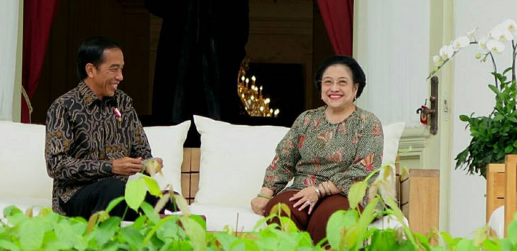 Megawati Soekarnoputri bersama Presiden Jokowi.