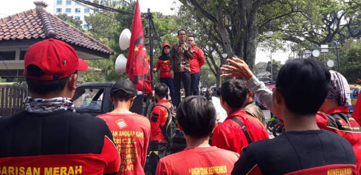 Para buruh dari F SEBUMI-KASBI demo di PN Bandung, Selasa (17/7/2018) (M.Indmas/job17/pojokbandung )