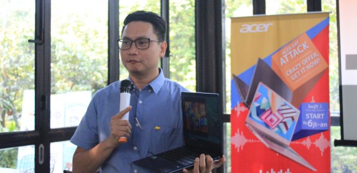 PENJELASAN: General Manager Sales Acer Indonesia, Nino Wirawan saat menjelaskan cara mengikuti Acer Day di 16 Juli-30 September 2018.
( Foto : NIDA KHAIRIYYAH/RADAR BANDUNG)