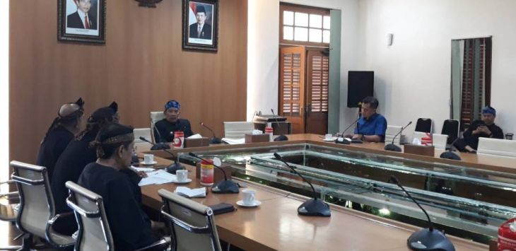 Walikota Bandung, Ridwan Kamil rapat bersama PD BPR Kota Bandung di Pendopo Kota Bandung, Rabu (18/7/2018). Foto: muhammad indmas/job17/pojokbandung