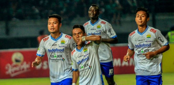 Agung Mulyadi bersama skuat Persib merayakan gol. Foto:Riana Setiawan/Radar Bandung/Pojokbandung 