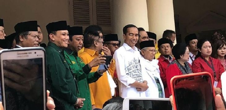 Bakal calon presiden petahana Joko Widodo dan cawapres KH Ma'ruf Amin tiba di Gedung KPU. Foto:detikcom