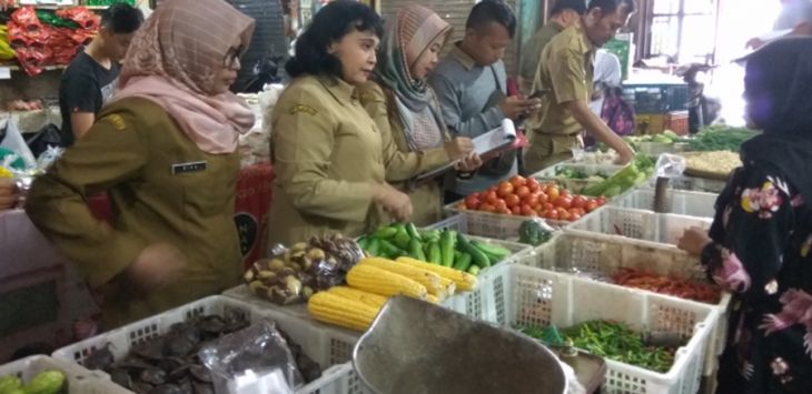 Dinas Perdagangan Koperasi UMKM dan Perdindustrian Kota Cimahi melaksanakan pengecekan harga sembako di sejumlah pasar tradisional.