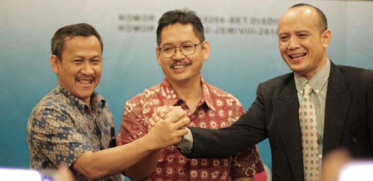 BERPOSE: Direktur Utama PT Jaswita JABAR, Ade Dikdik Isnandar bersama Kepala Bidang SMK Provinsi Jawa Barat, Dodin Rusmin Nuryadin dan Project Director Jaswita Tourism Center, Deden Mustafa Kemal.