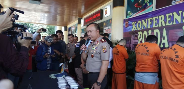 EKSPOSE: Dir Res Narkoba Polda Jawa Barat berhasil gagalkan Pengendalian Narkoba oleh Warga binaan, Edi Junaedi (30) dari Lapas Kelas IIA Subang.