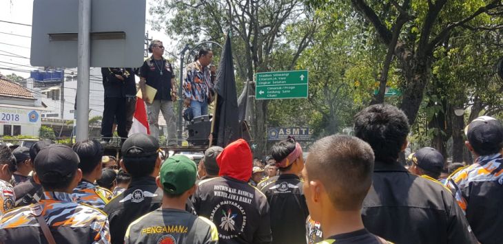 BONGKAR KORUPSI: LSM GMBI Distrik Kota Bandung melaporkan dugaan penyelewengan dalam proyek pengadaan mesin  parkir kendaraan di 445 titik di Kota Bandung yang menghabiskan anggaran Rp 82,8 miliar lebih dilaporkan ke Kejaksaan Tinggi (Kejati) Jawa Barat (Jabar), Kamis (12/9/2018)