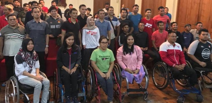 Para atlet Asian Paragames 2018 asal Jabar diberikan motivasi oleh Dispora Jabar, di Hotel Kusumah Sahid, Solo tadi malam. Foto:Istimewa