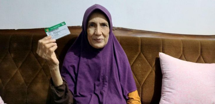 Nuraeni (69) bertempat tinggal di Katapang, Kabupaten Bandung sebagai pasien Katarak dan sebagai peserta JKN-KIS mandiri di kelas II.