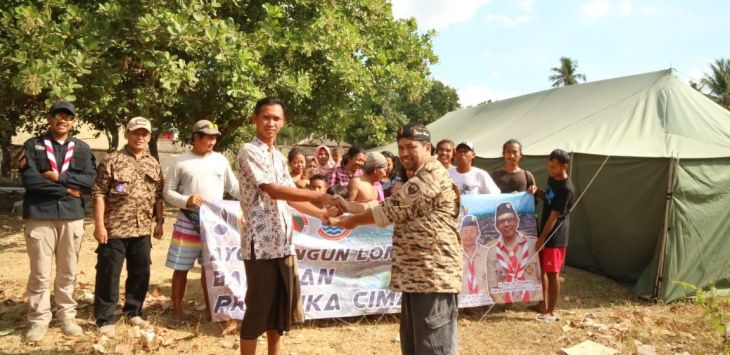 Kwartir Cabang Kota Cimahi berikan bantuan kepada korban gempa Lombok di Kecamatan Gondang Lombok Utara. IST