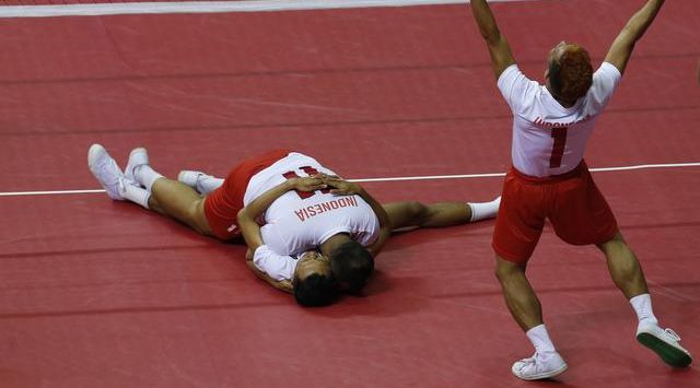 Tim sepak takraw putra Indonesia selebrasi setelah menaklukan Jepang. Foto:bola