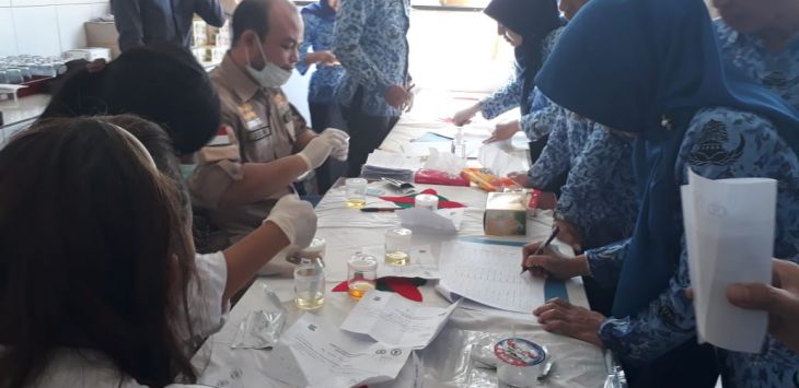 Pelaksanaan tes urine terhadap 600 guru ASN di Pemerintahan Kota Cimahi, Senin (17/9/2018).