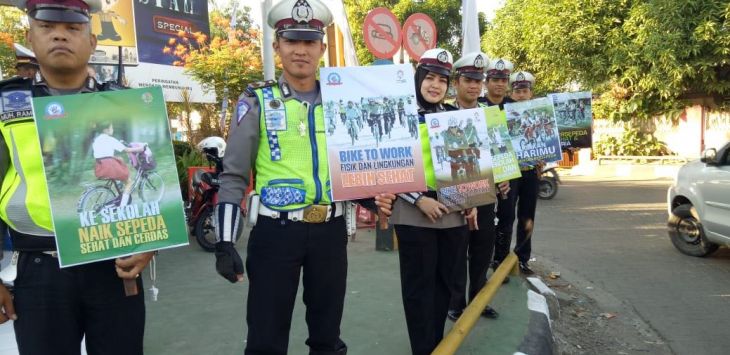  Aparat kepolisian terus menyosialisasikan program Transportasi Sehat Merakyat demi menekan angka kecelakaan lalu-lintas.